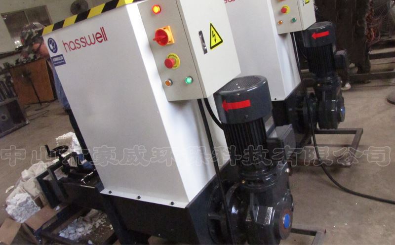 日本泡沫冷壓機客戶現場試機